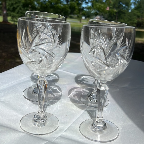 Set of 4 Vintage Crystal Wine Glasses Etched Glass - Picture 2 of 6